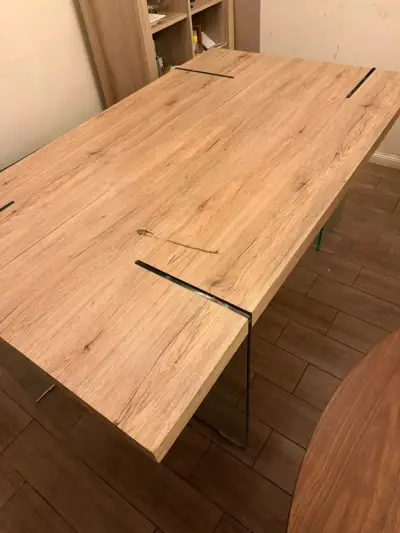 Mesa de comedor moderna con patas de vidrio - miniatura 2