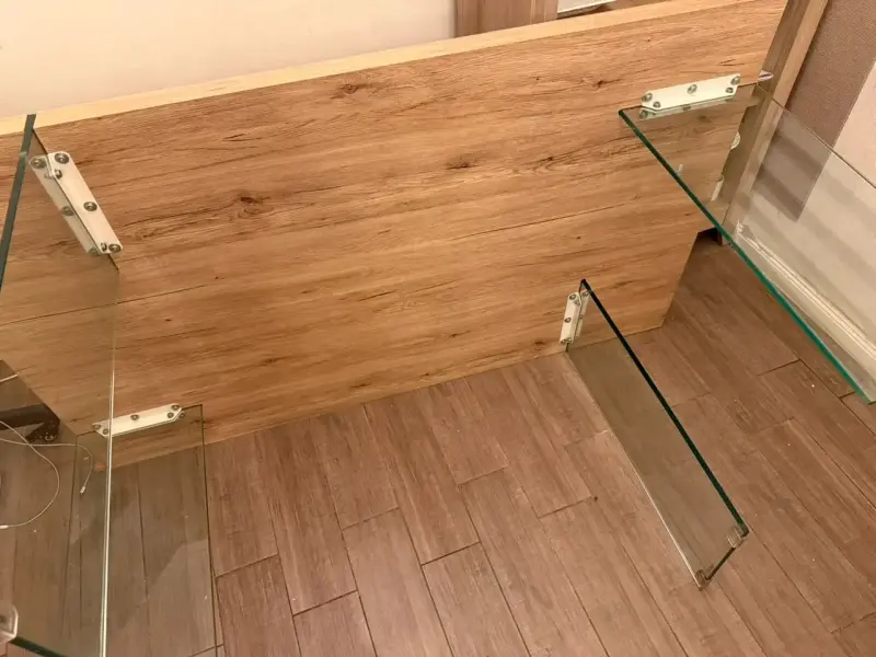 Mesa de comedor moderna con patas de vidrio - 5