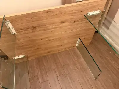 Mesa de comedor moderna con patas de vidrio - miniatura 5