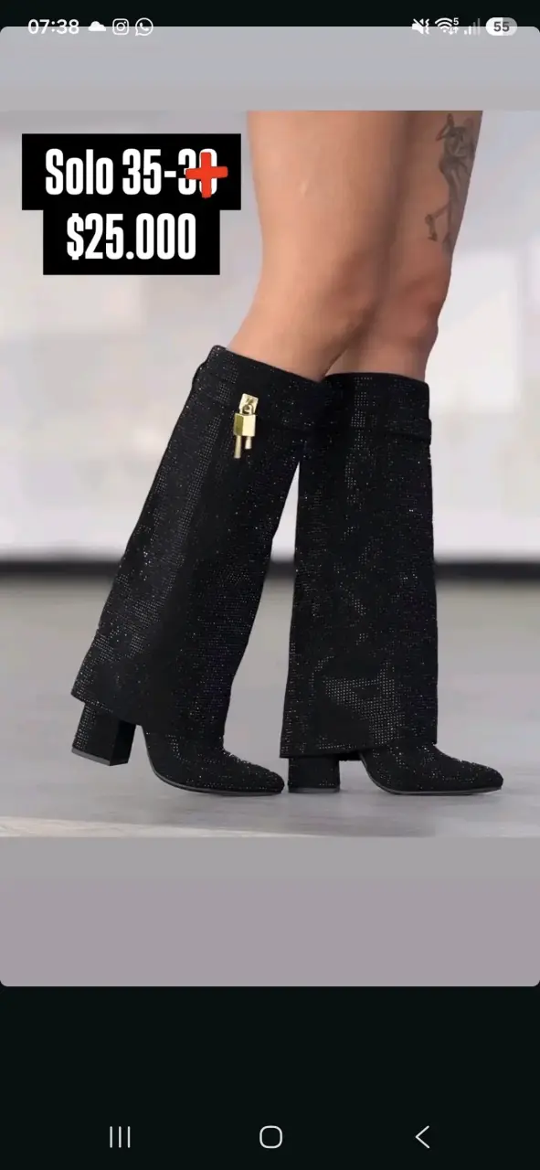 Botas negras con detalles brillantes