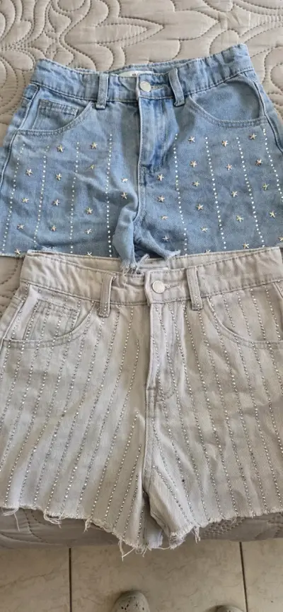 Shorts de mezclilla con estrellas y tachuelas - miniatura 1