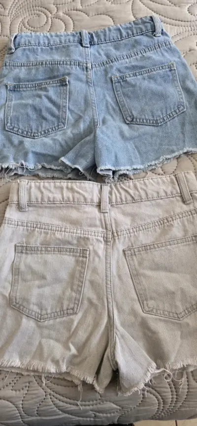 Shorts de mezclilla con estrellas y tachuelas - miniatura 2