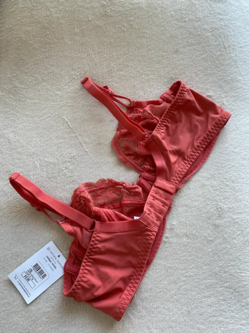 Sostén de encaje rosa talla 36C Flores - 2