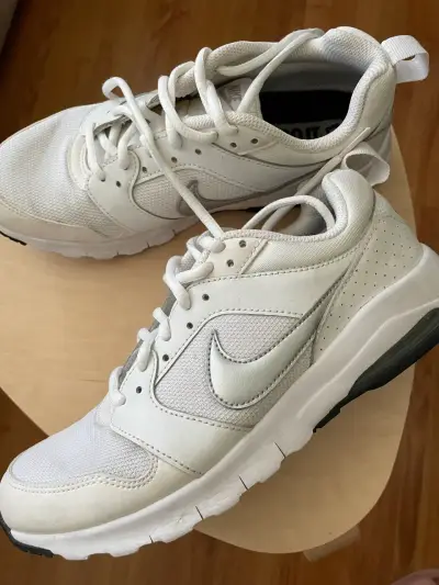 Zapatillas deportivas blancas Nike para mujer - miniatura 1