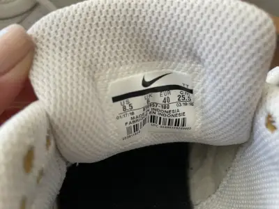 Zapatillas deportivas blancas Nike para mujer - miniatura 2