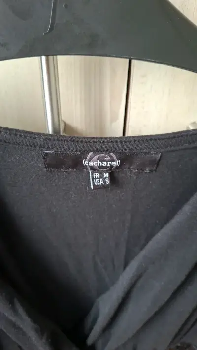 Blusa negra con lentejuelas marca Cacharel - miniatura 2