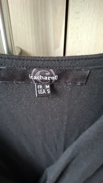 Blusa negra con lentejuelas marca Cacharel - miniatura 3