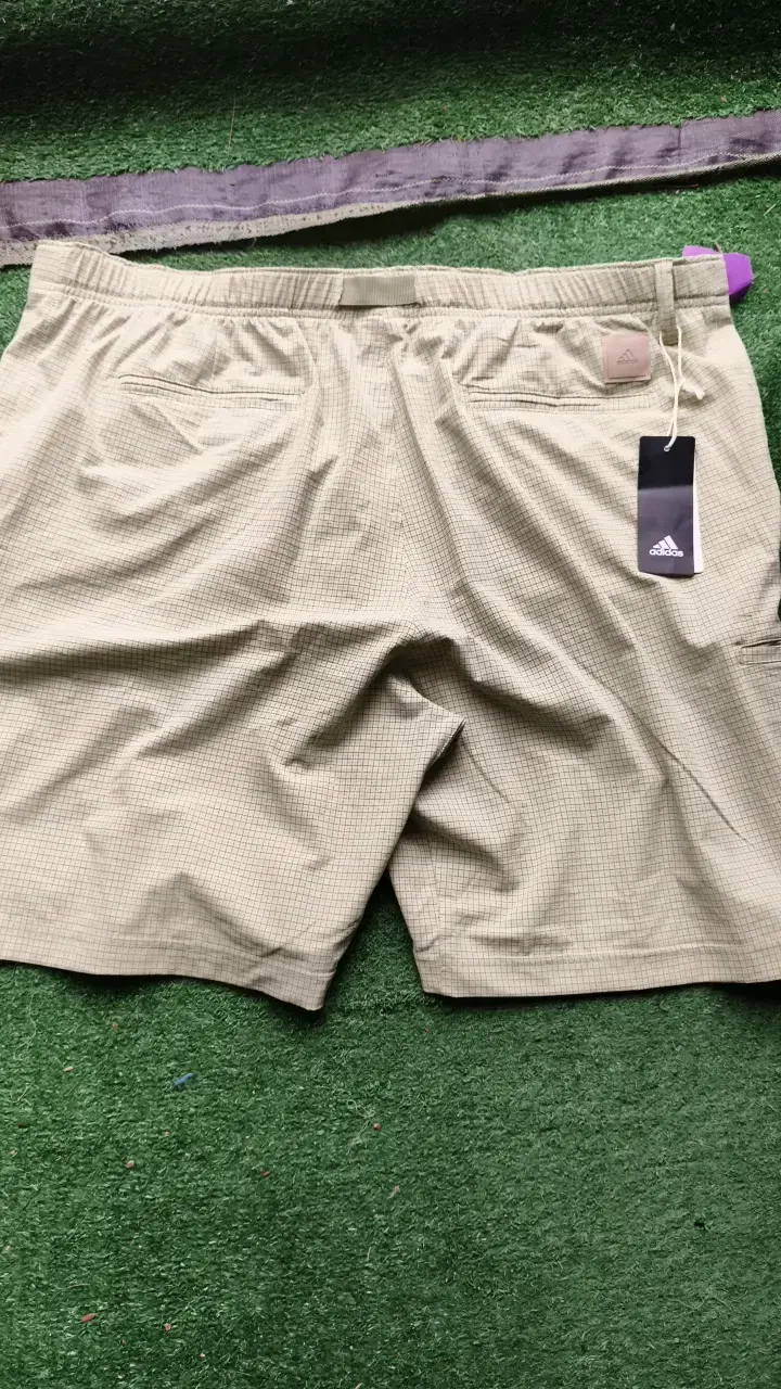 Shorts deportivos verde agua Adidas con cinturón - 2