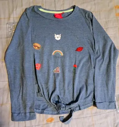 Polera manga larga para niña con estampados. - miniatura 1