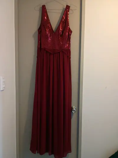 Vestido largo burdeo con lentejuelas Ever Pretty - miniatura 1