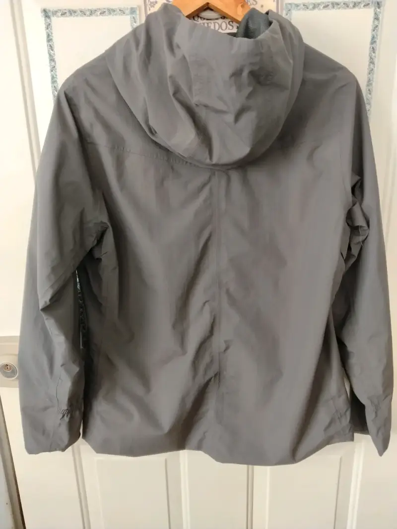 Chaqueta deportiva gris con capucha para mujer - 5