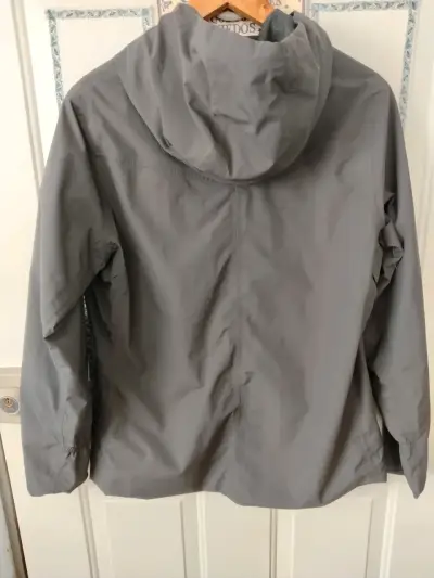 Chaqueta deportiva gris con capucha para mujer - miniatura 5