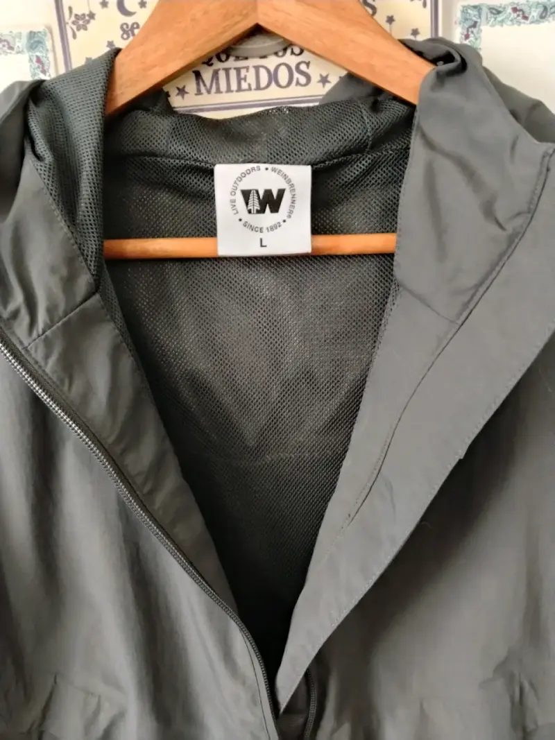 Chaqueta deportiva gris con capucha para mujer - 6