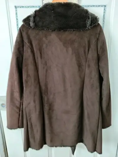 Abrigo de mujer marrón con cuello de piel Zara - miniatura 6