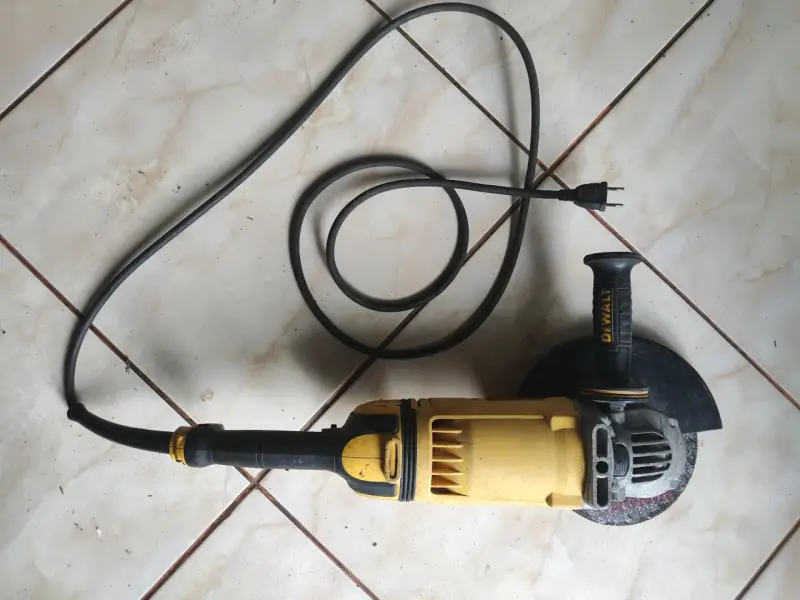 Esmeriladora angular DeWalt DWE4559-B2C 9 pulgadas - 4