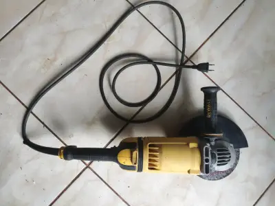 Esmeriladora angular DeWalt DWE4559-B2C 9 pulgadas - miniatura 4