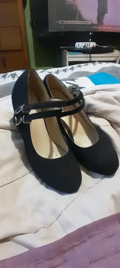 Zapatos de tacón negros con hebillas - miniatura 1
