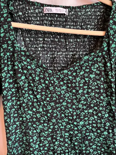Vestido floral verde de Zara con mangas largas - miniatura 2