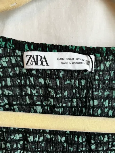 Vestido floral verde de Zara con mangas largas - miniatura 3