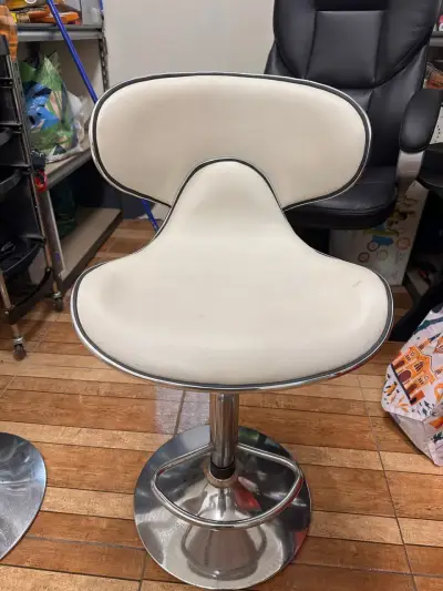 Sillas de Bar Altas Blancas (2 por $60.000) - miniatura 2