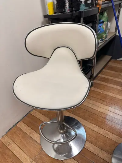 Sillas de Bar Altas Blancas (2 por $60.000) - miniatura 3
