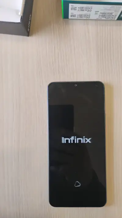 Smartphone Infinix HOT 60i 5G 128GB - miniatura 1