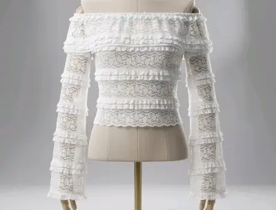 Blusa de encaje blanco con hombros descubiertos - miniatura 2