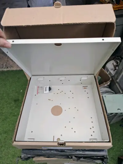 Gabinete metálico de alarma - miniatura 1