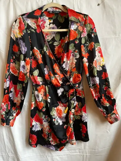 Vestido floral cruzado Zara de manga larga - miniatura 1