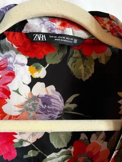 Vestido floral cruzado Zara de manga larga - miniatura 3