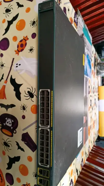Switch Cisco Catalyst 2960G 24 Puertos - miniatura 1