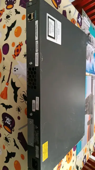 Switch Cisco Catalyst 2960G 24 Puertos - miniatura 2