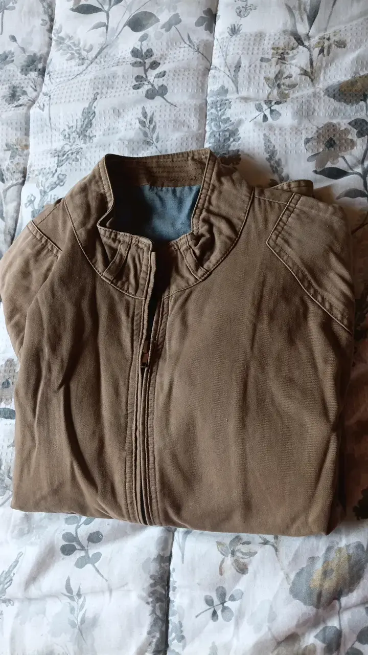 Chaqueta marrón con cierre para hombre