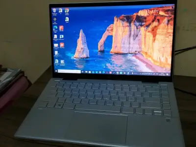 Laptop HP Pavilion x360 con pantalla táctil - miniatura 1