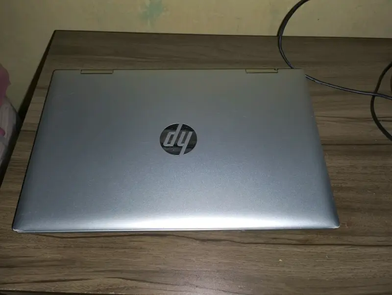 Laptop HP Pavilion x360 con pantalla táctil - 4