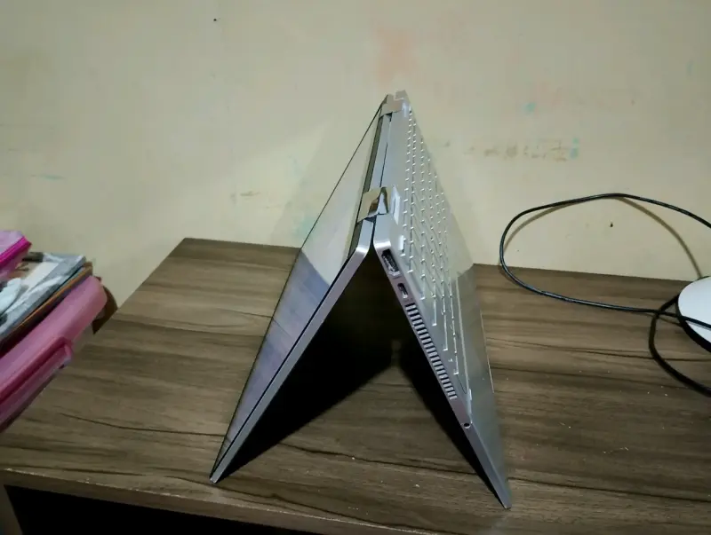 Laptop HP Pavilion x360 con pantalla táctil - 6