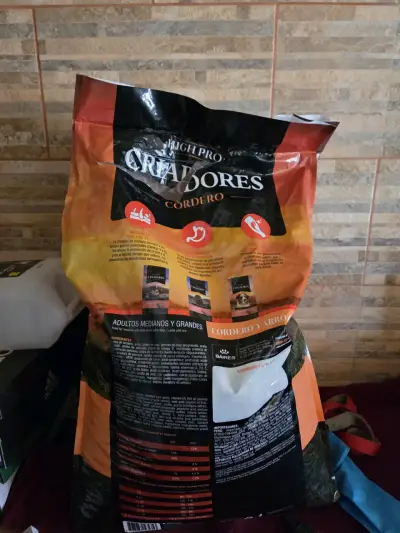 Alimento para Perros Criadores Cordero 16kg - miniatura 2