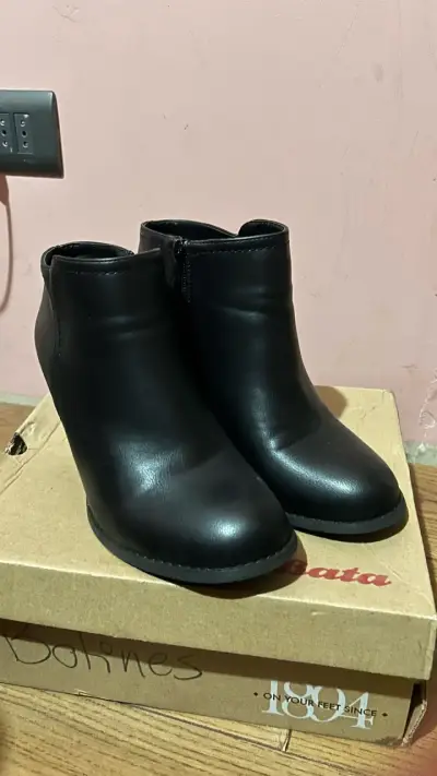 Botines de cuero negro Bata con tacón - miniatura 2