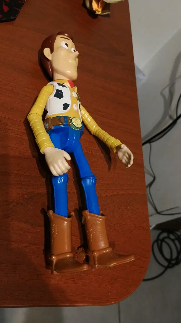 Figura de acción Woody de Toy Story - 5