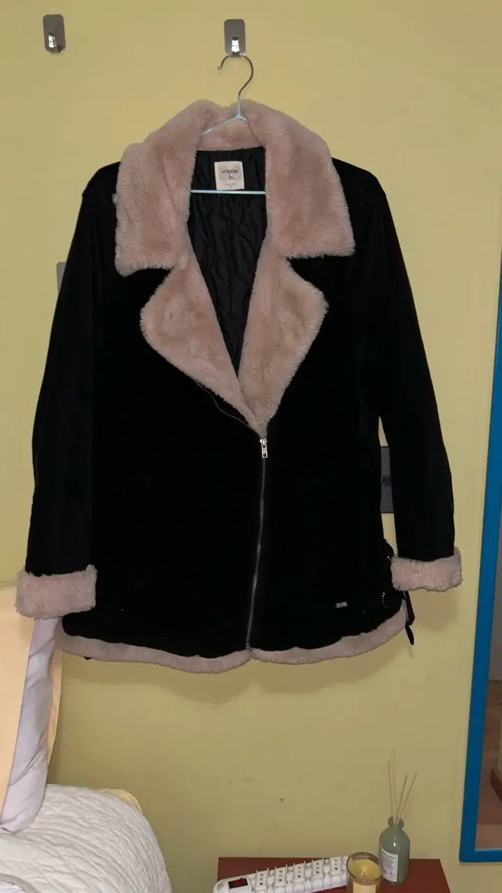 Chaqueta de mujer negra con forro de piel sintética - 2