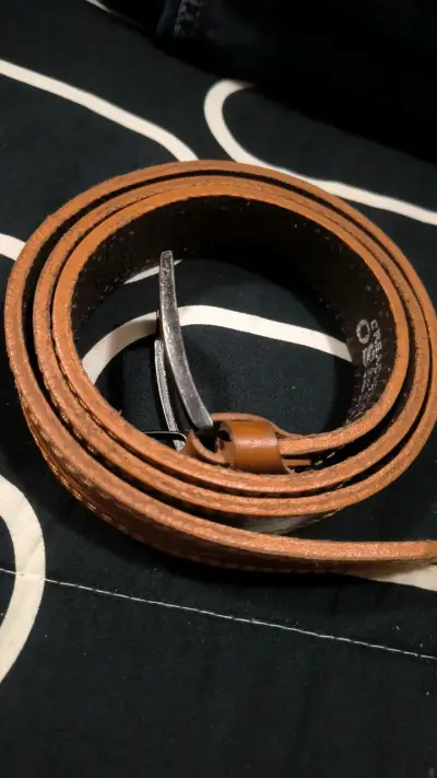 Cinturón de cuero marrón Guess - miniatura 2