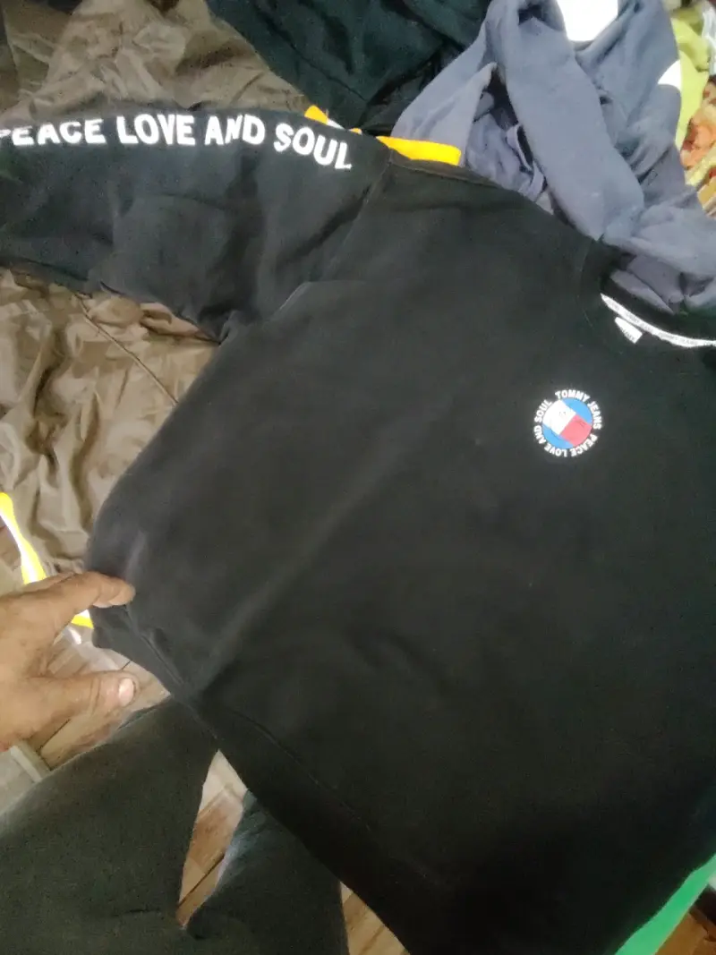 Polerón Negro Tommy Jeans Peace Love And Soul - 2