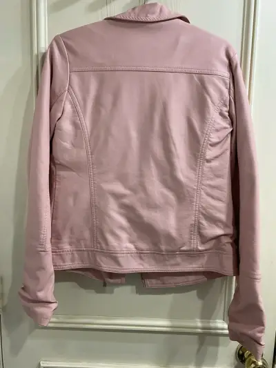 Chaqueta rosada de cuero sintético - miniatura 2