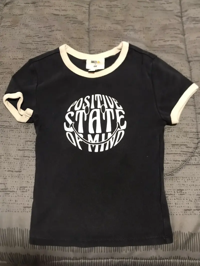 Polera Negra H&M con Estampado - 1