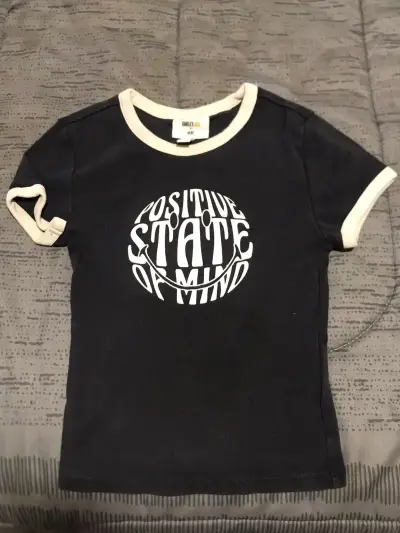 Polera Negra H&M con Estampado - miniatura 1