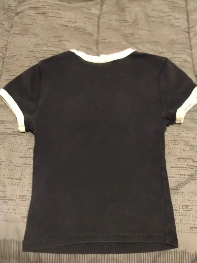 Polera Negra H&M con Estampado - miniatura 2