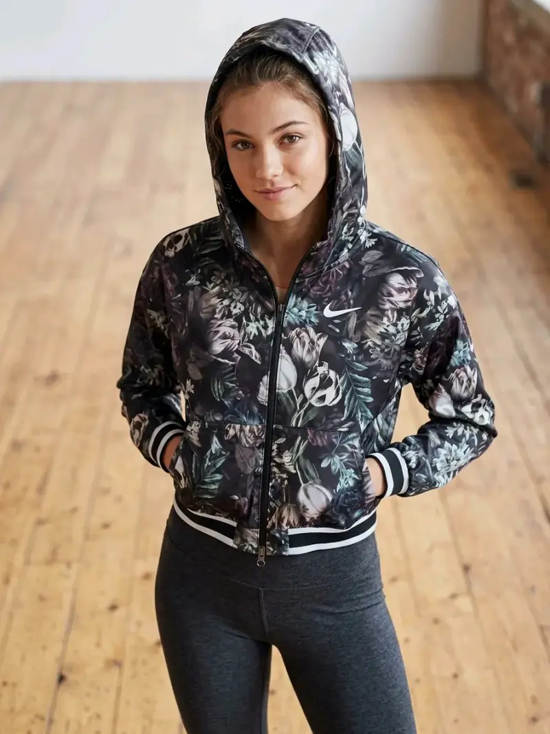 Chaqueta deportiva Nike estampado floral