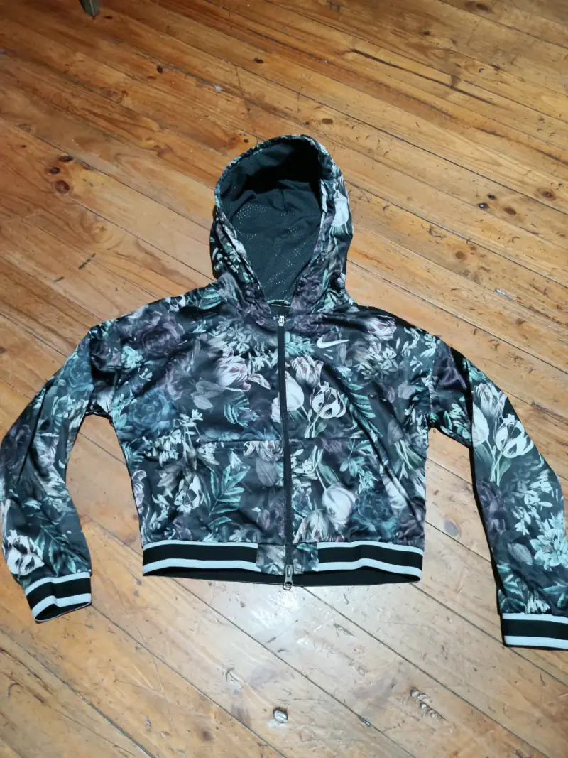 Chaqueta deportiva Nike estampado floral - 2