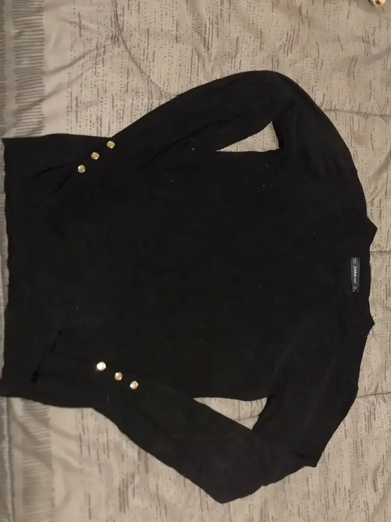 Suéter negro con botones dorados Zara Knit - 1