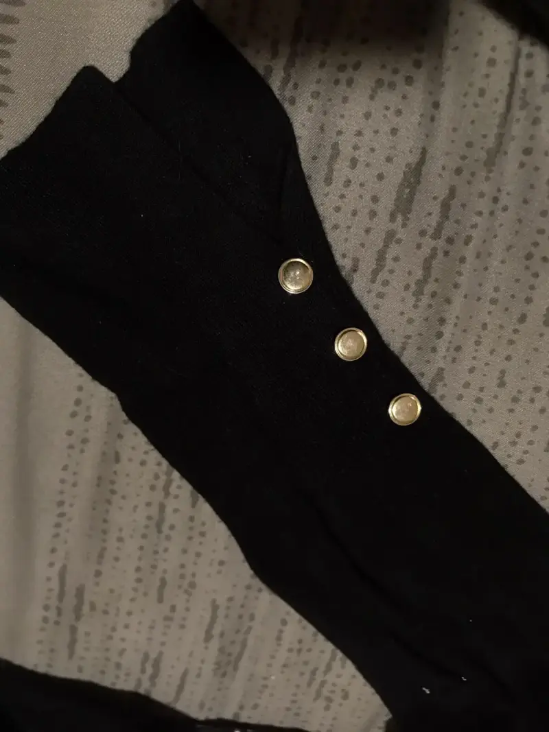 Suéter negro con botones dorados Zara Knit - 2